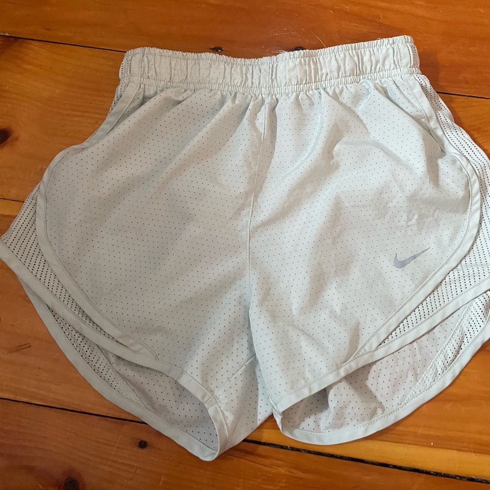Size XS Nike mint green shorts never been worn